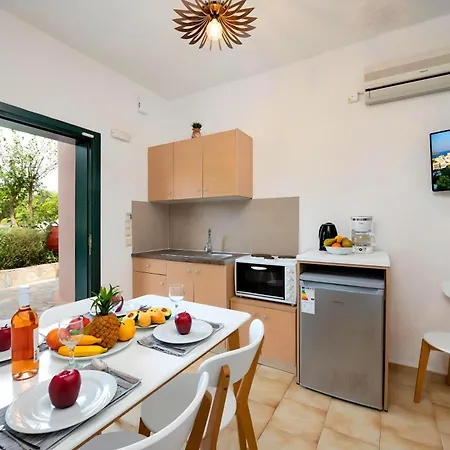 Plaisir Beachside Apts Ísztro