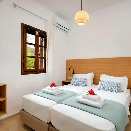 Plaisir Beachside Apts Apartmanhotel