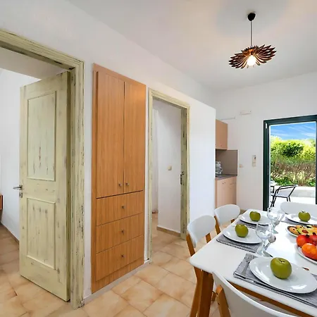 Plaisir Beachside Apts Apartmanhotel Ísztro